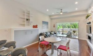 Closed Cosmopolitan bed